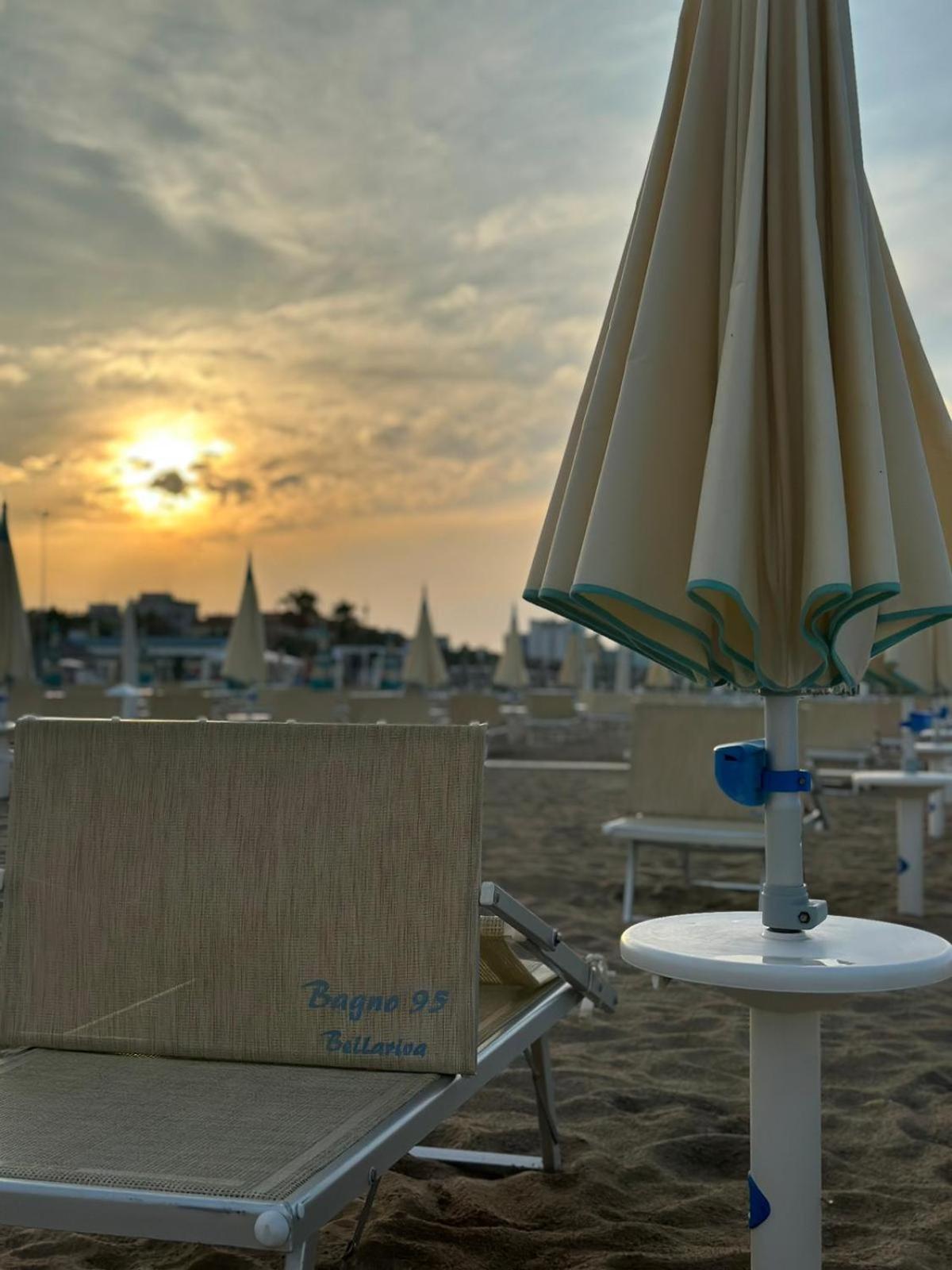 Hotel Neyra Beach Rimini Dış mekan fotoğraf
