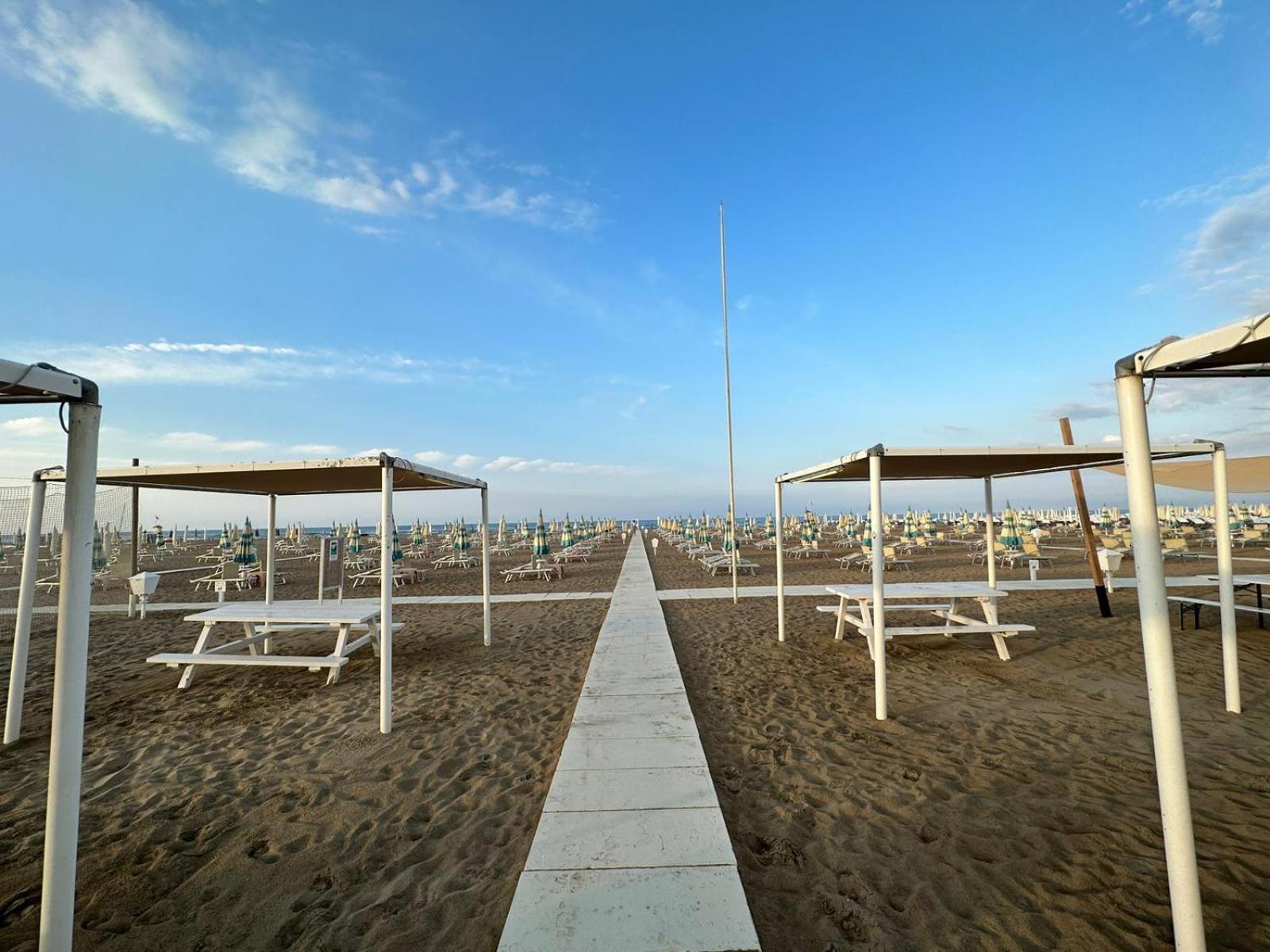 Hotel Neyra Beach Rimini Dış mekan fotoğraf
