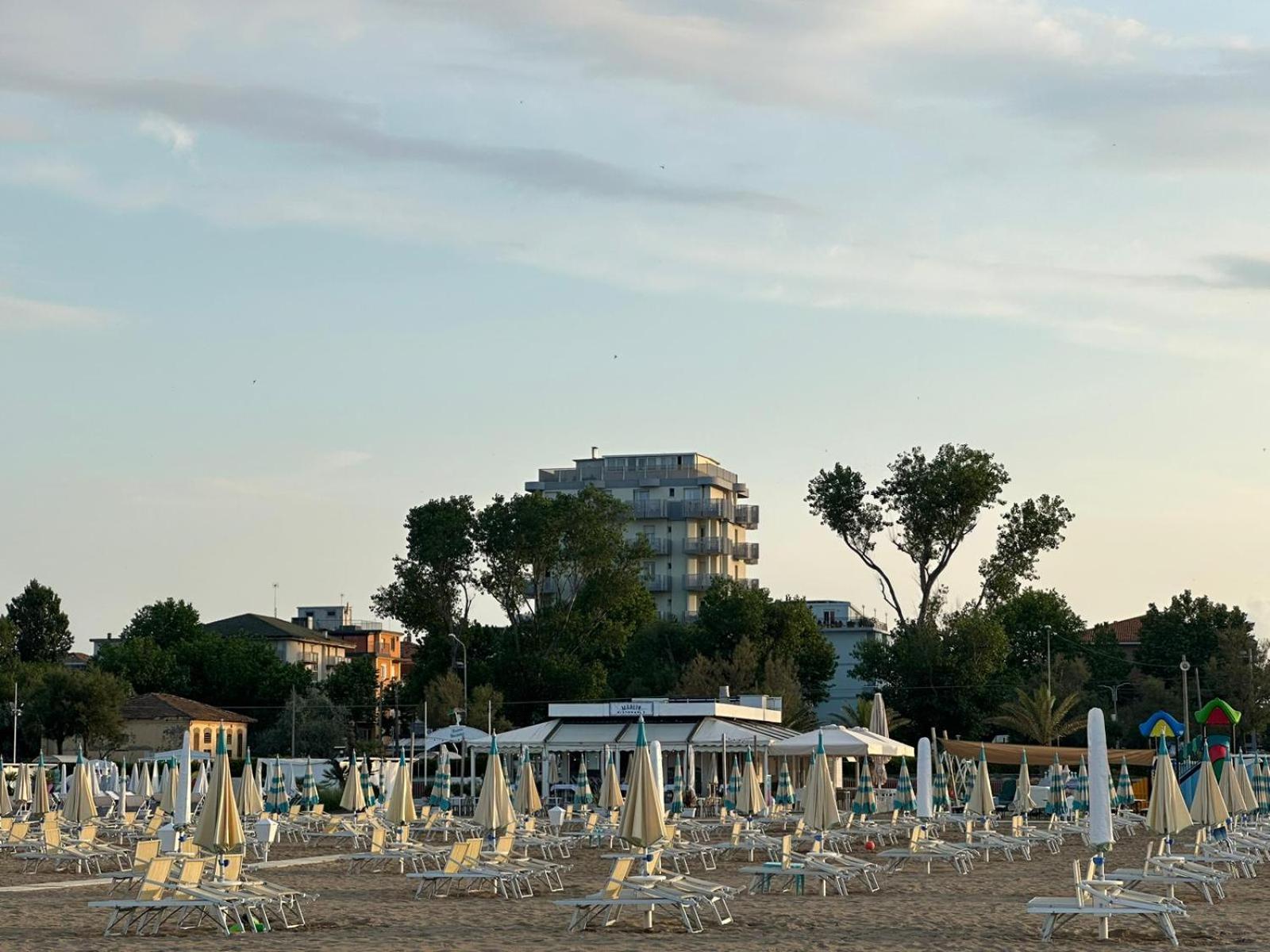 Hotel Neyra Beach Rimini Dış mekan fotoğraf